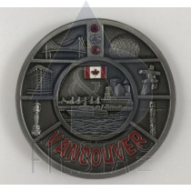 VANCOUVER METAL ROUND PLATE WITH LANDMARKS WITH DIAMONDS IN ACRYLIC BOX